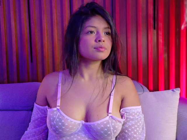 Sara-Foxy live cam on BongaCams