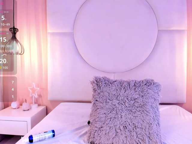 Sara-Foxy live cam on BongaCams