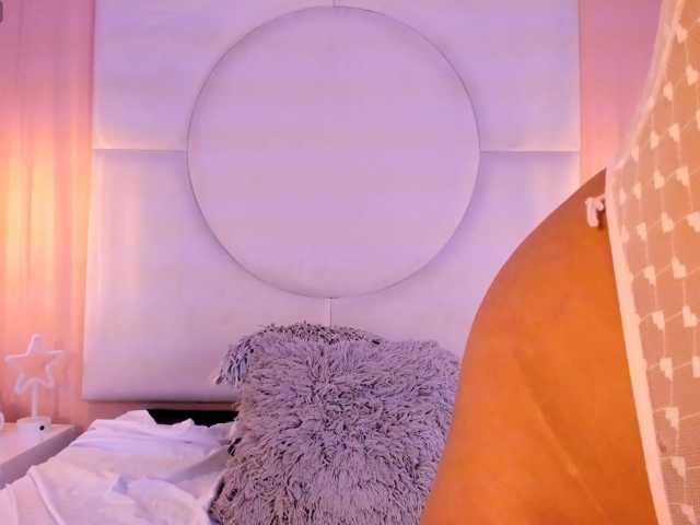 Sara-Foxy live cam on BongaCams