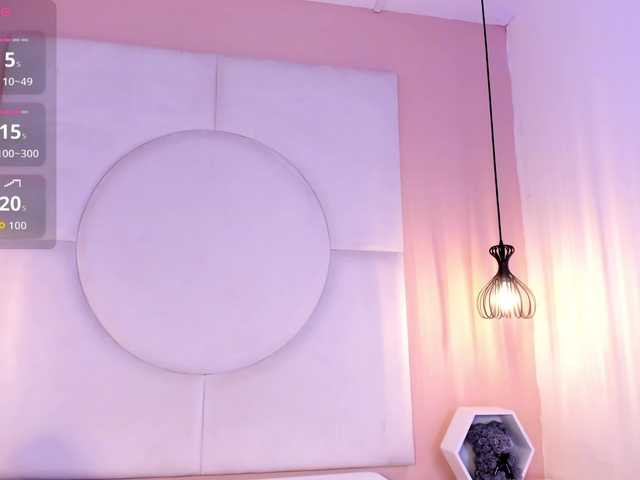 Sara-Foxy live cam on BongaCams