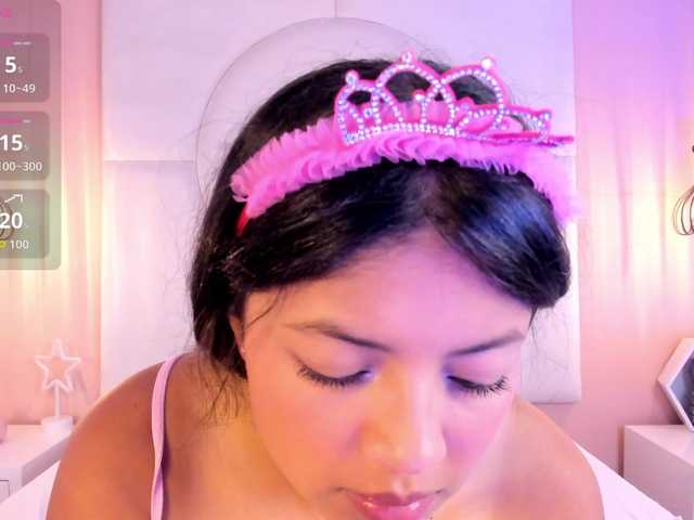 Sara-Foxy live cam on BongaCams