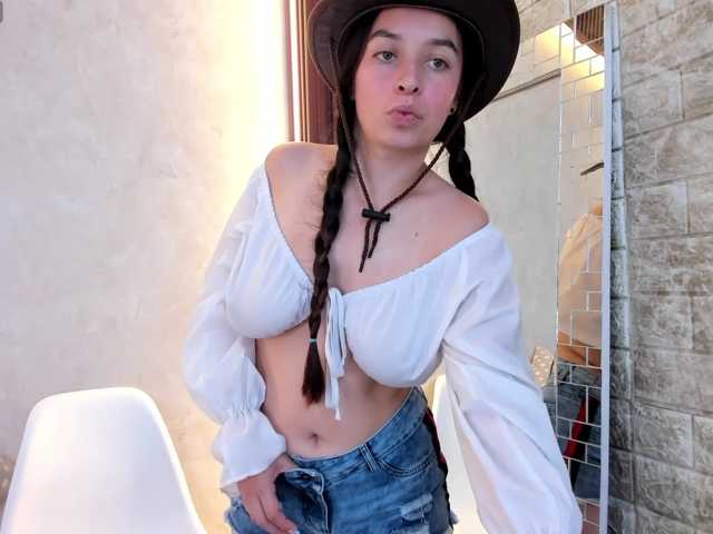 ariannawest live cam on BongaCams