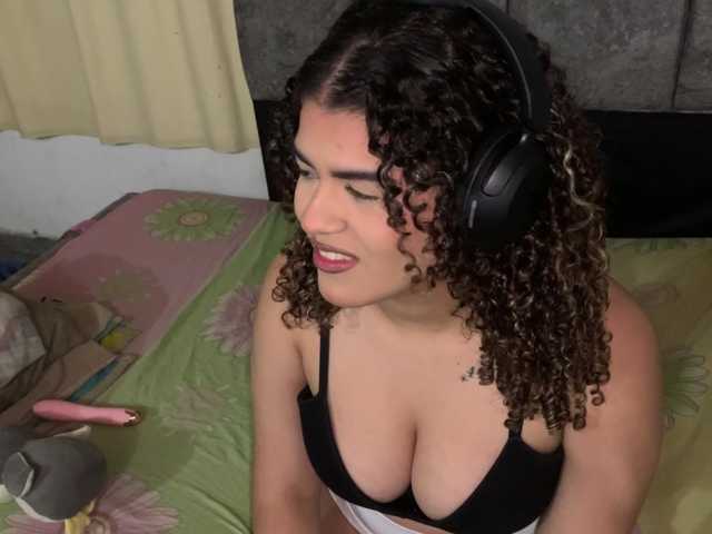 Lailalove live cam on BongaCams