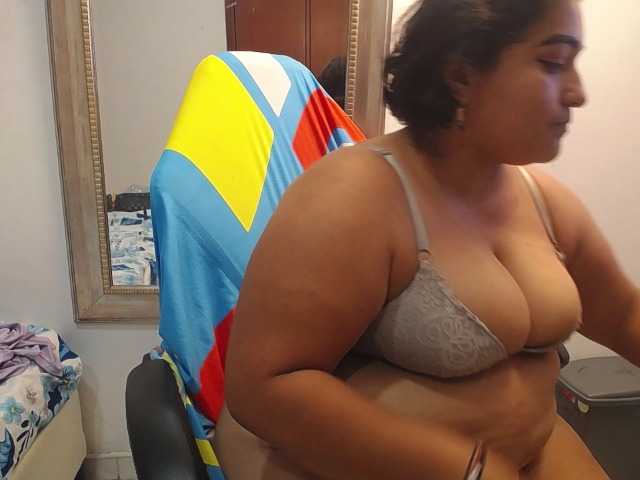 esmeralda-bigass live cam on BongaCams