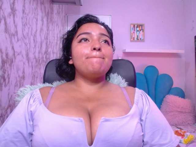 esmeralda-bigass live cam on BongaCams