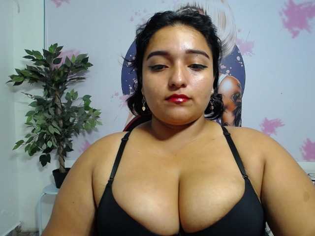 esmeralda-bigass live cam on BongaCams