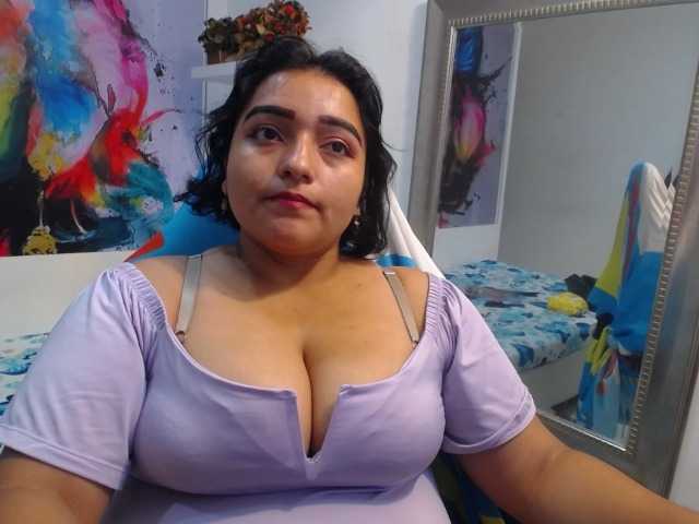 esmeralda-bigass live cam on BongaCams