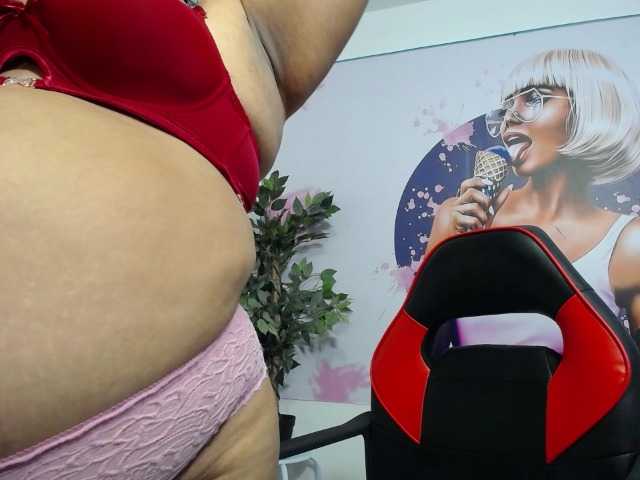 esmeralda-bigass live cam on BongaCams