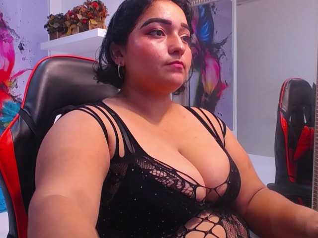 esmeralda-bigass live cam on BongaCams