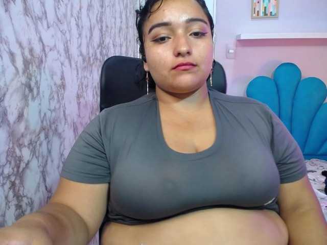 esmeralda-bigass live cam on BongaCams