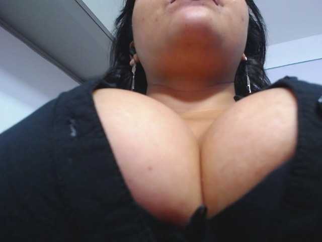 esmeralda-bigass live cam on BongaCams