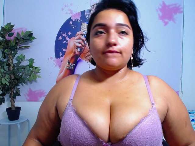 esmeralda-bigass live cam on BongaCams
