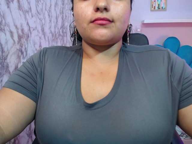 esmeralda-bigass live cam on BongaCams