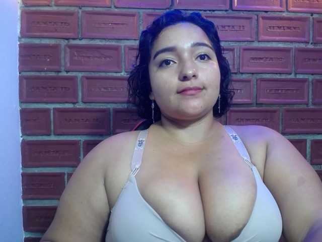 esmeralda-bigass live cam on BongaCams