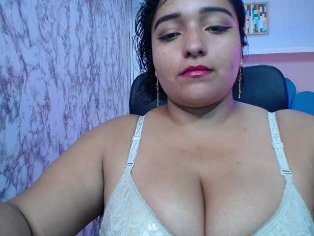 esmeralda-bigass live cam on BongaCams