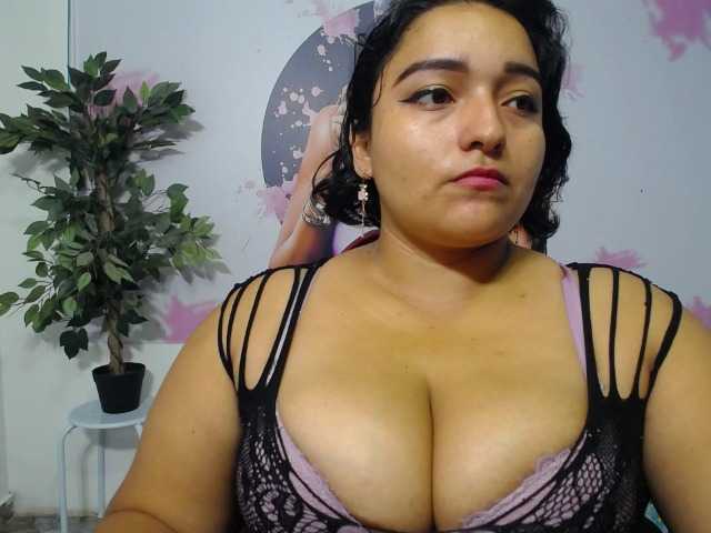 esmeralda-bigass live cam on BongaCams