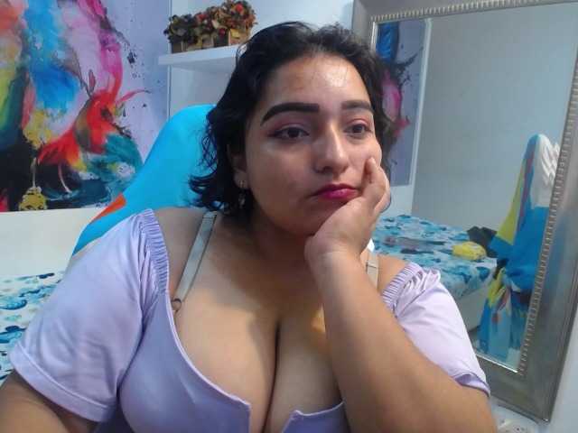 esmeralda-bigass live cam on BongaCams