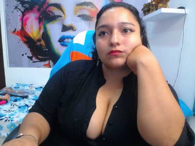 esmeralda-bigass live cam on BongaCams