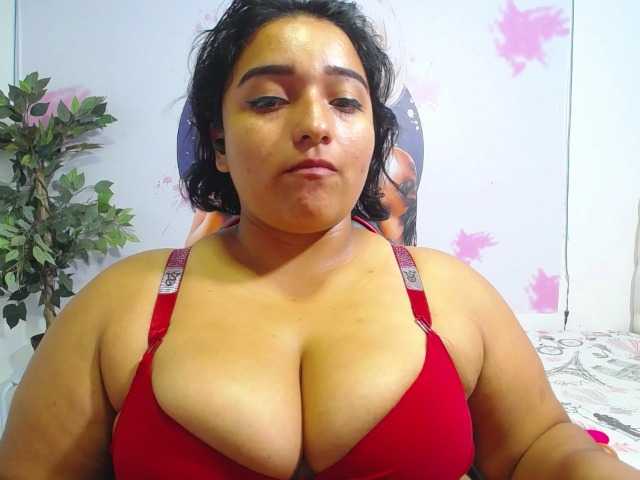 esmeralda-bigass live cam on BongaCams