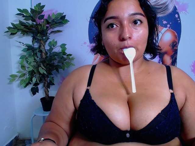 esmeralda-bigass live cam on BongaCams