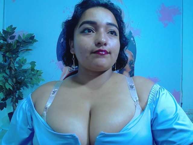 esmeralda-bigass live cam on BongaCams