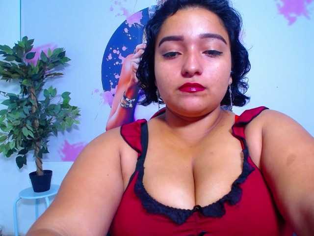 esmeralda-bigass live cam on BongaCams