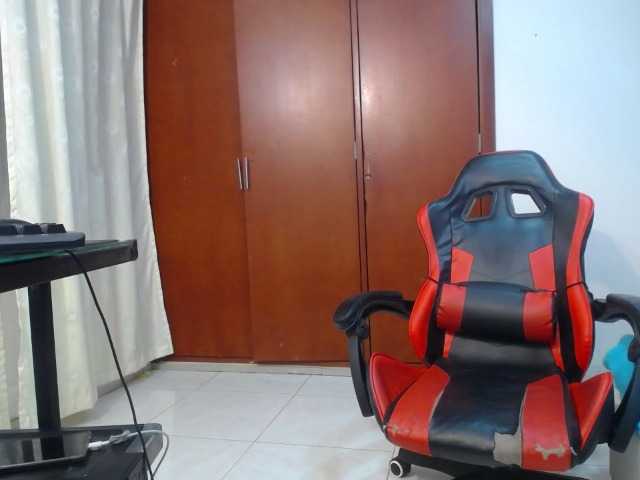 esmeralda-bigass live cam on BongaCams