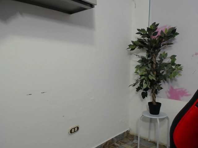 esmeralda-bigass live cam on BongaCams