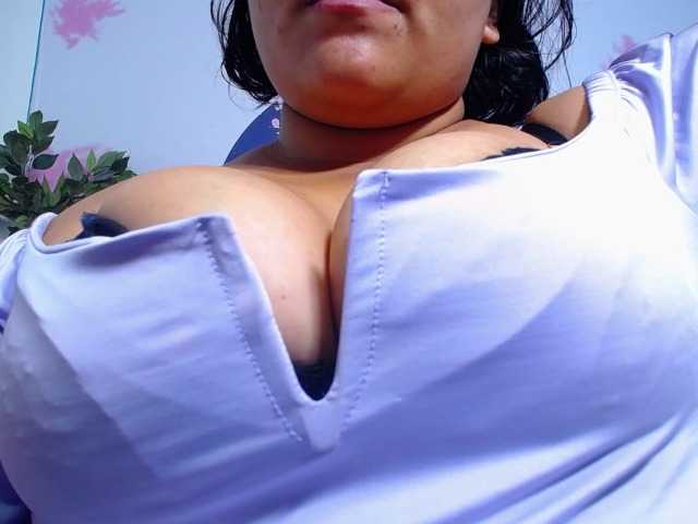 esmeralda-bigass live cam on BongaCams