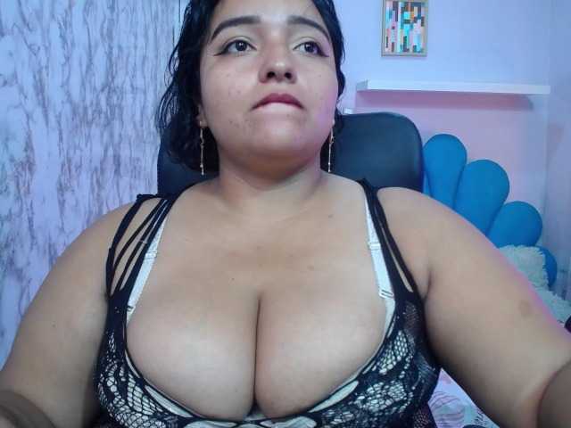 esmeralda-bigass live cam on BongaCams