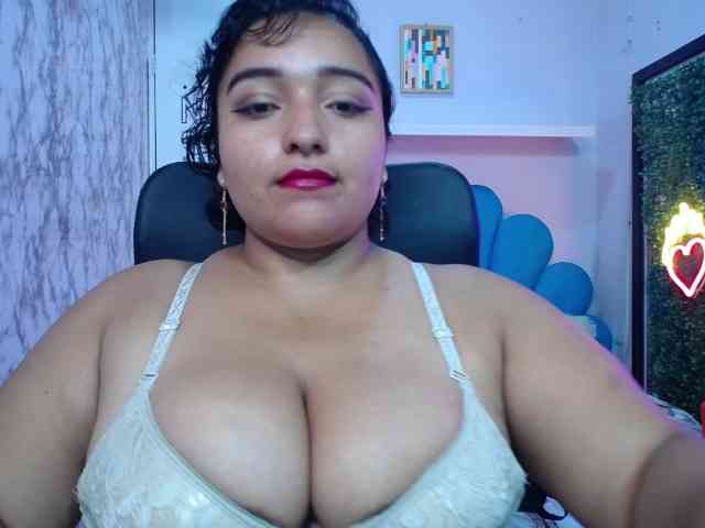 esmeralda-bigass Live Webcam on BongaCams