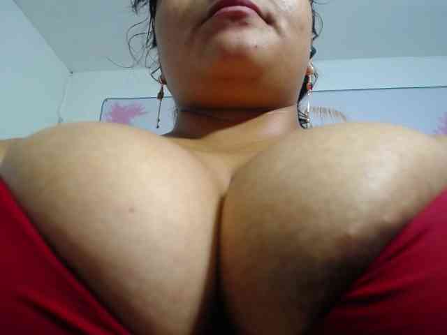 esmeralda-bigass webcam