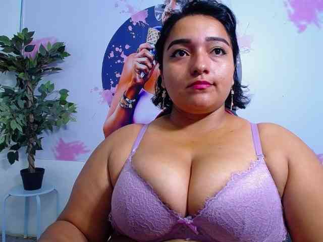 esmeralda-bigass
