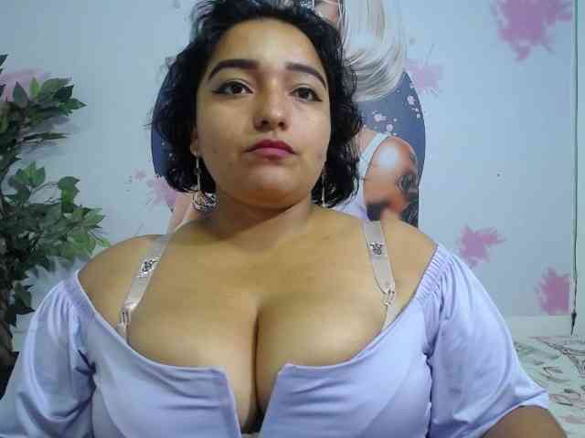 esmeralda-bigass webcam