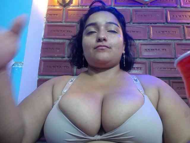 esmeralda-bigass webcam