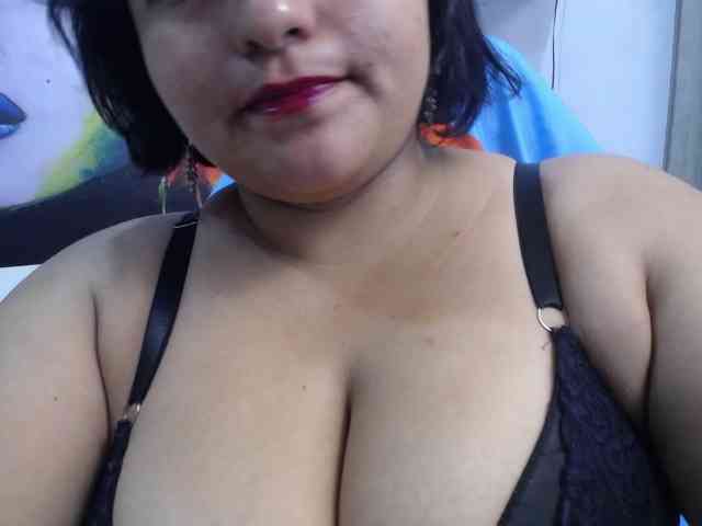 esmeralda-bigass Live Webcam on BongaCams