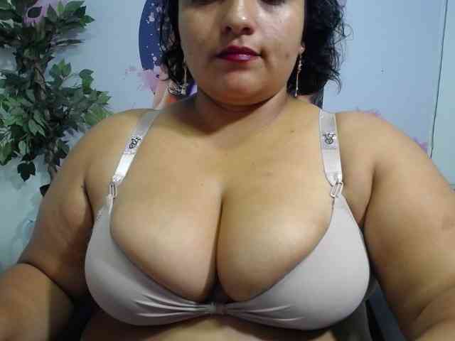 esmeralda-bigass webcam