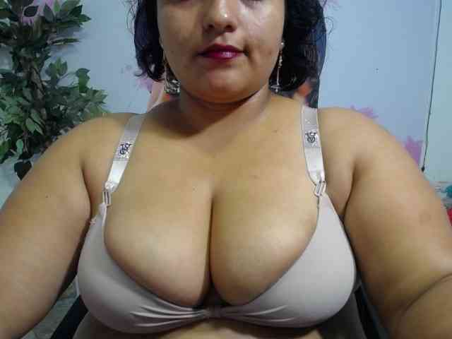 esmeralda-bigass webcam