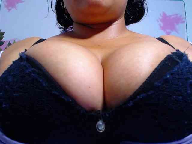 esmeralda-bigass webcam