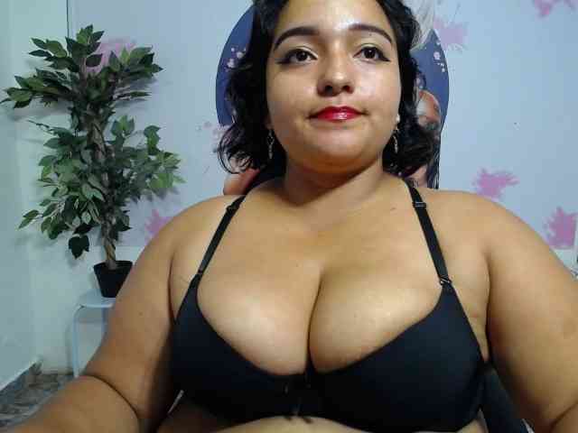 esmeralda-bigass webcam