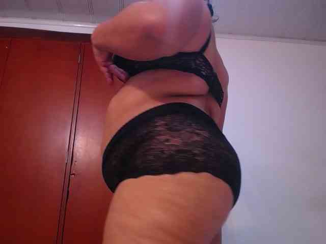 esmeralda-bigass webcam