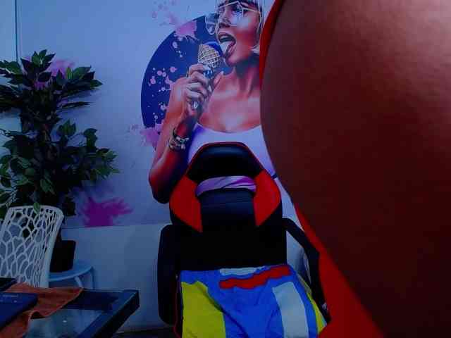 esmeralda-bigass webcam