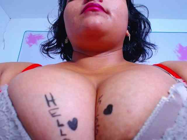esmeralda-bigass webcam
