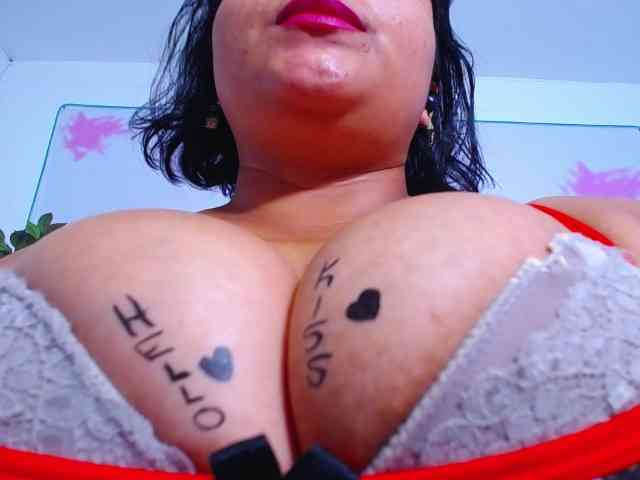 esmeralda-bigass webcam