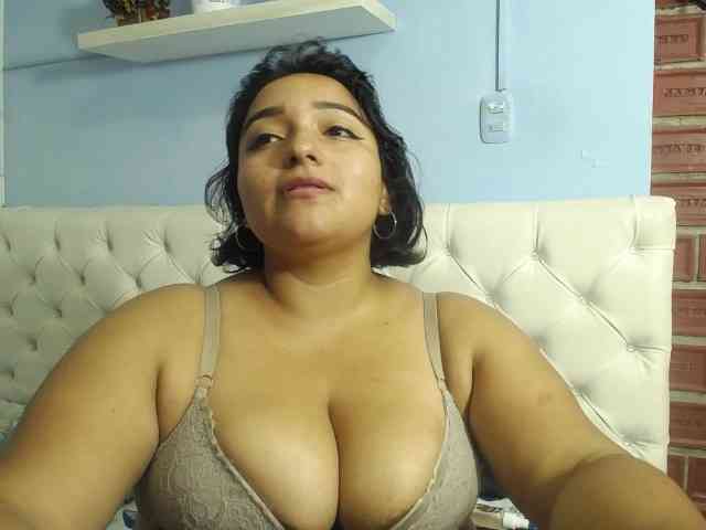 esmeralda-bigass webcam
