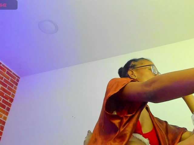 eizaclarke live cam on BongaCams