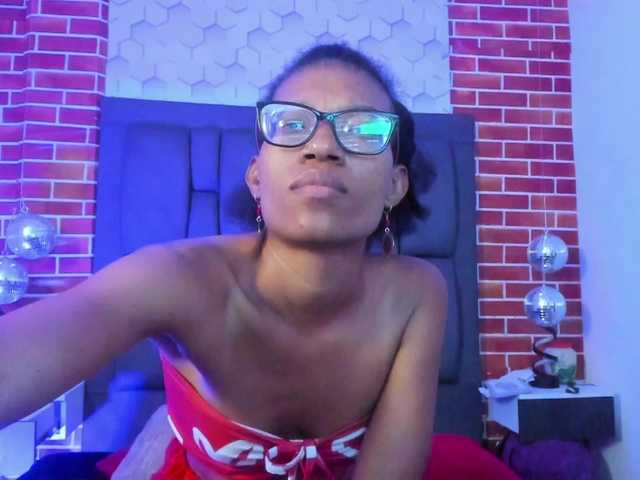 eizaclarke live cam on BongaCams