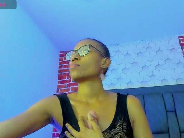 eizaclarke live cam on BongaCams