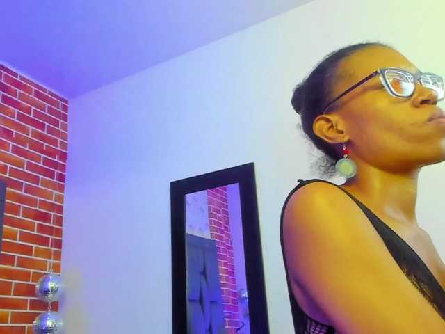 eizaclarke live cam on BongaCams