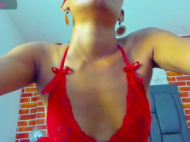 eizaclarke live cam on BongaCams